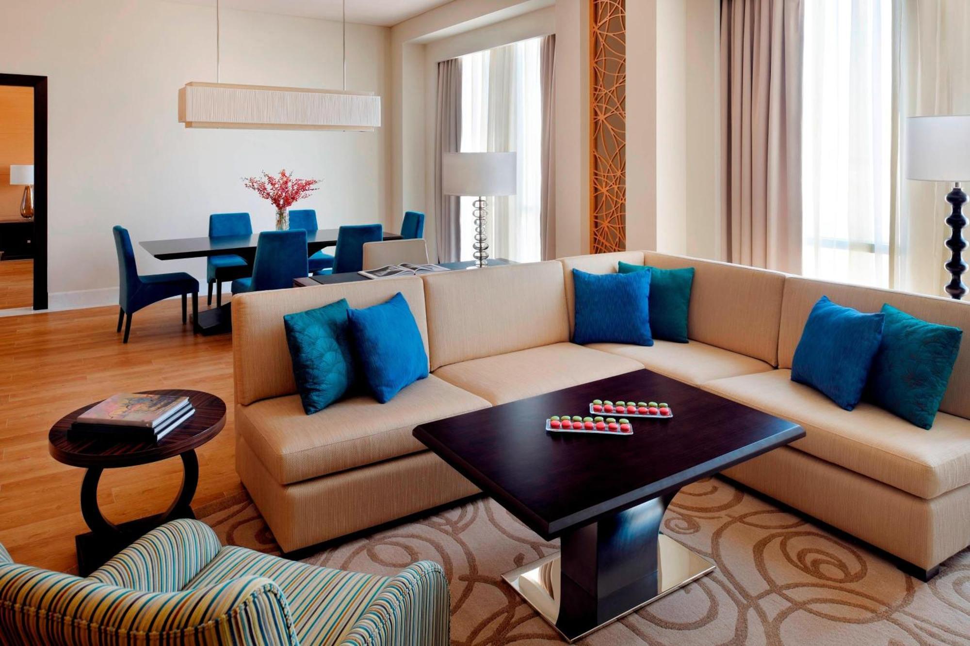 Marriott Hotel Al Jaddaf, Dubaj Zewnętrze zdjęcie A living room at the hotel