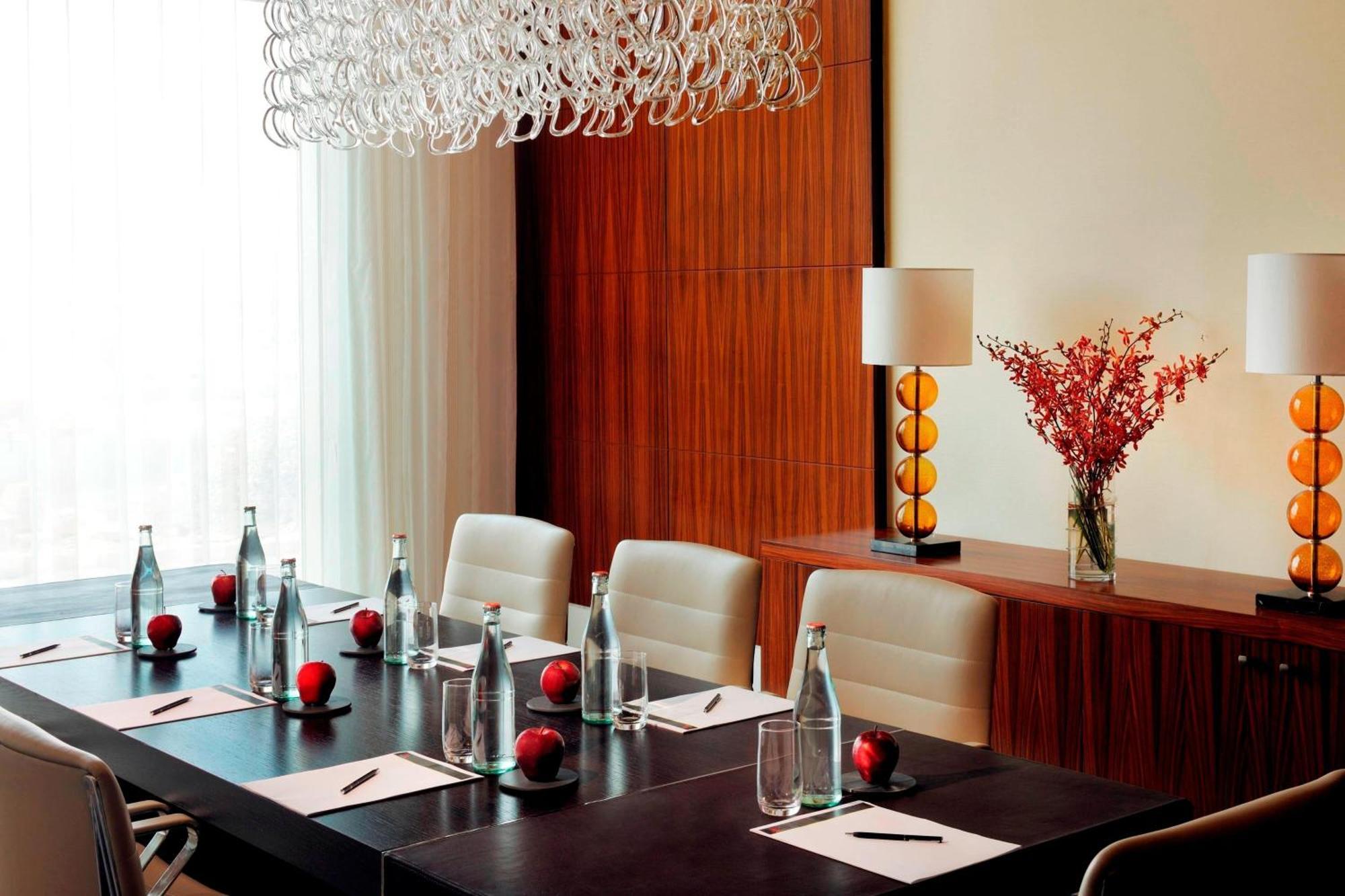 Marriott Hotel Al Jaddaf, Dubaj Zewnętrze zdjęcie Meeting room at the Mandarin Oriental, Munich