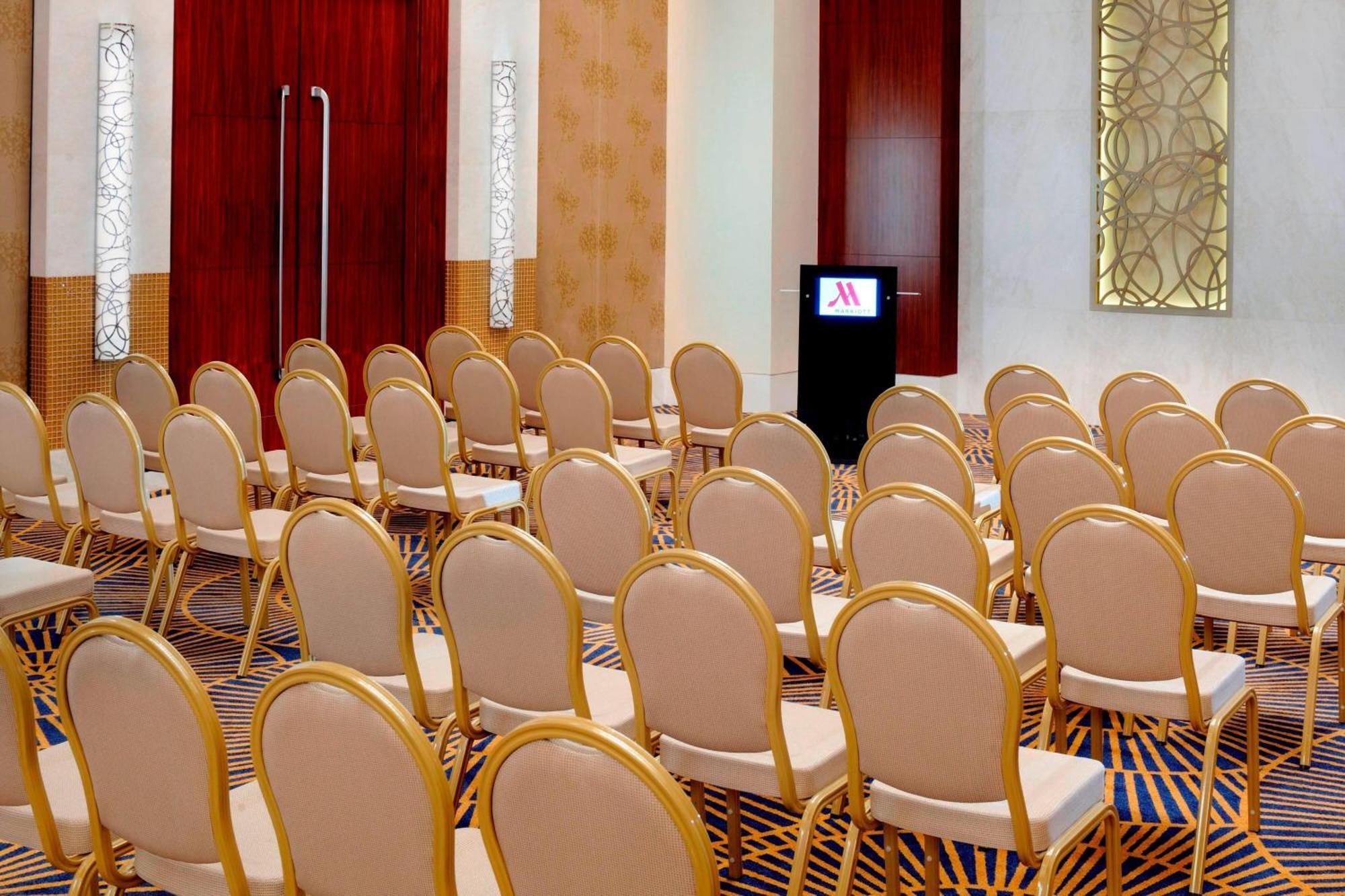 Marriott Hotel Al Jaddaf, Dubaj Zewnętrze zdjęcie A meeting room at the hotel