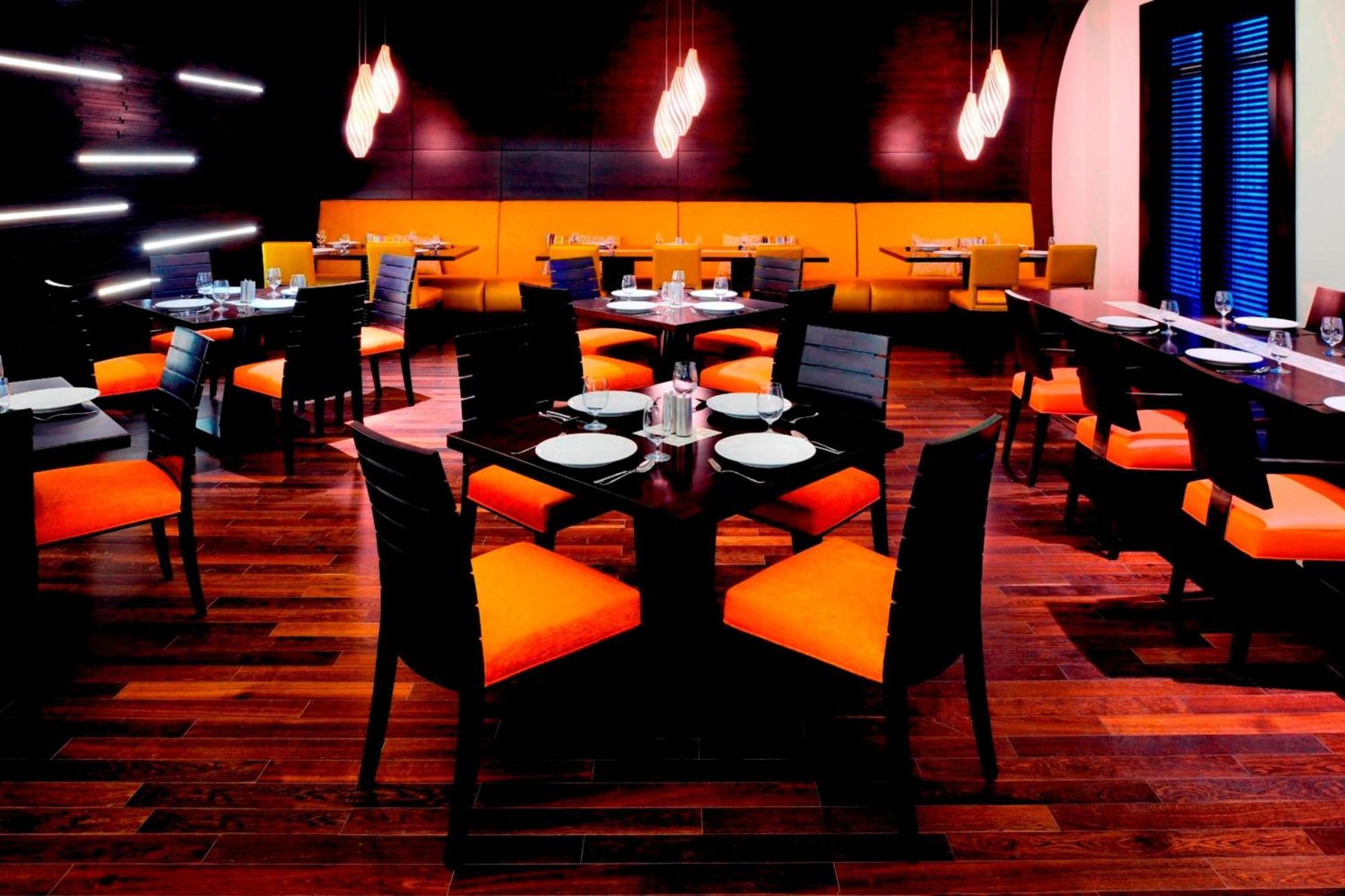 Marriott Hotel Al Jaddaf, Dubaj Zewnętrze zdjęcie The interior of a restaurant