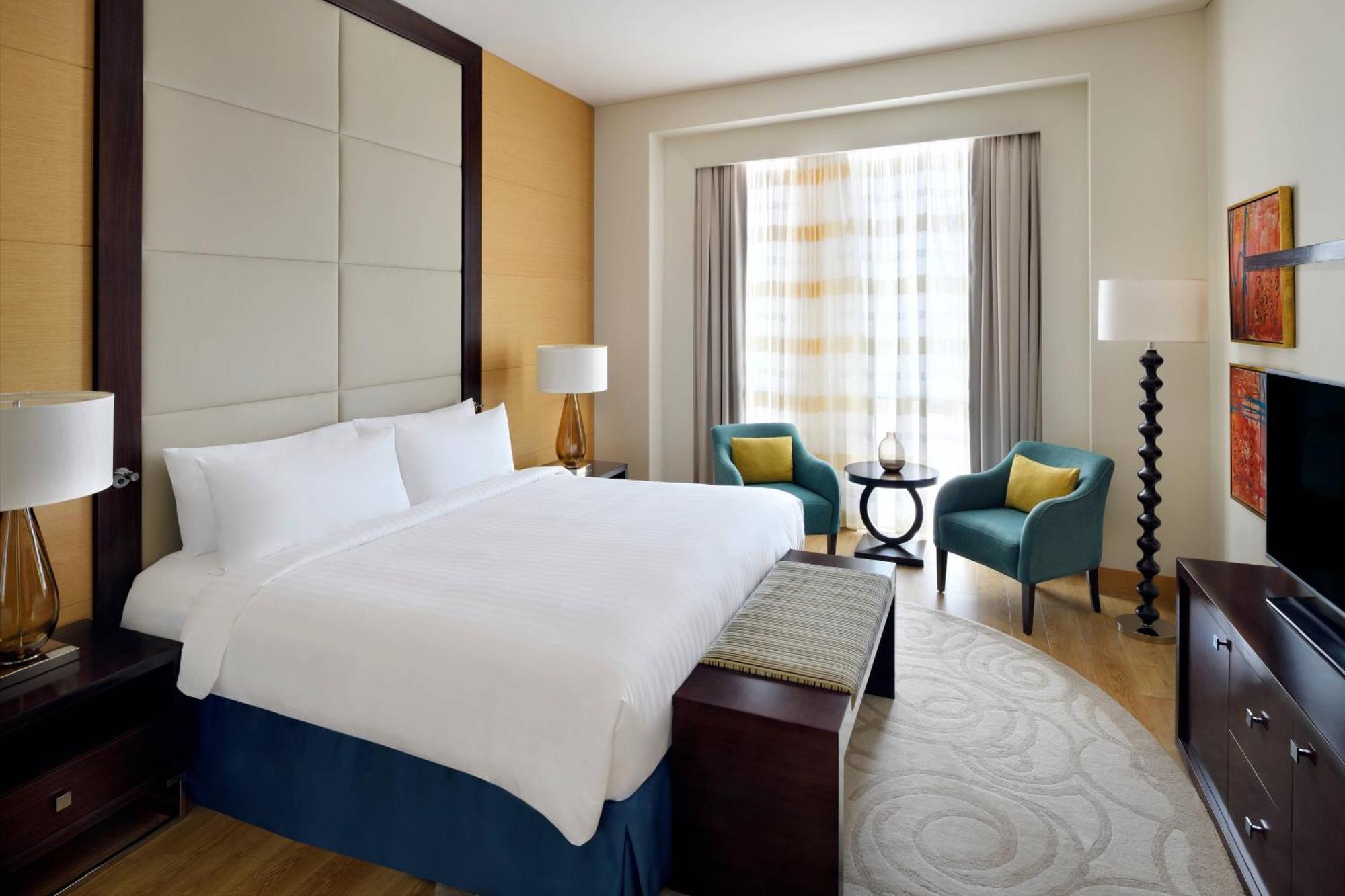 Marriott Hotel Al Jaddaf, Dubaj Zewnętrze zdjęcie A guest room at the hotel