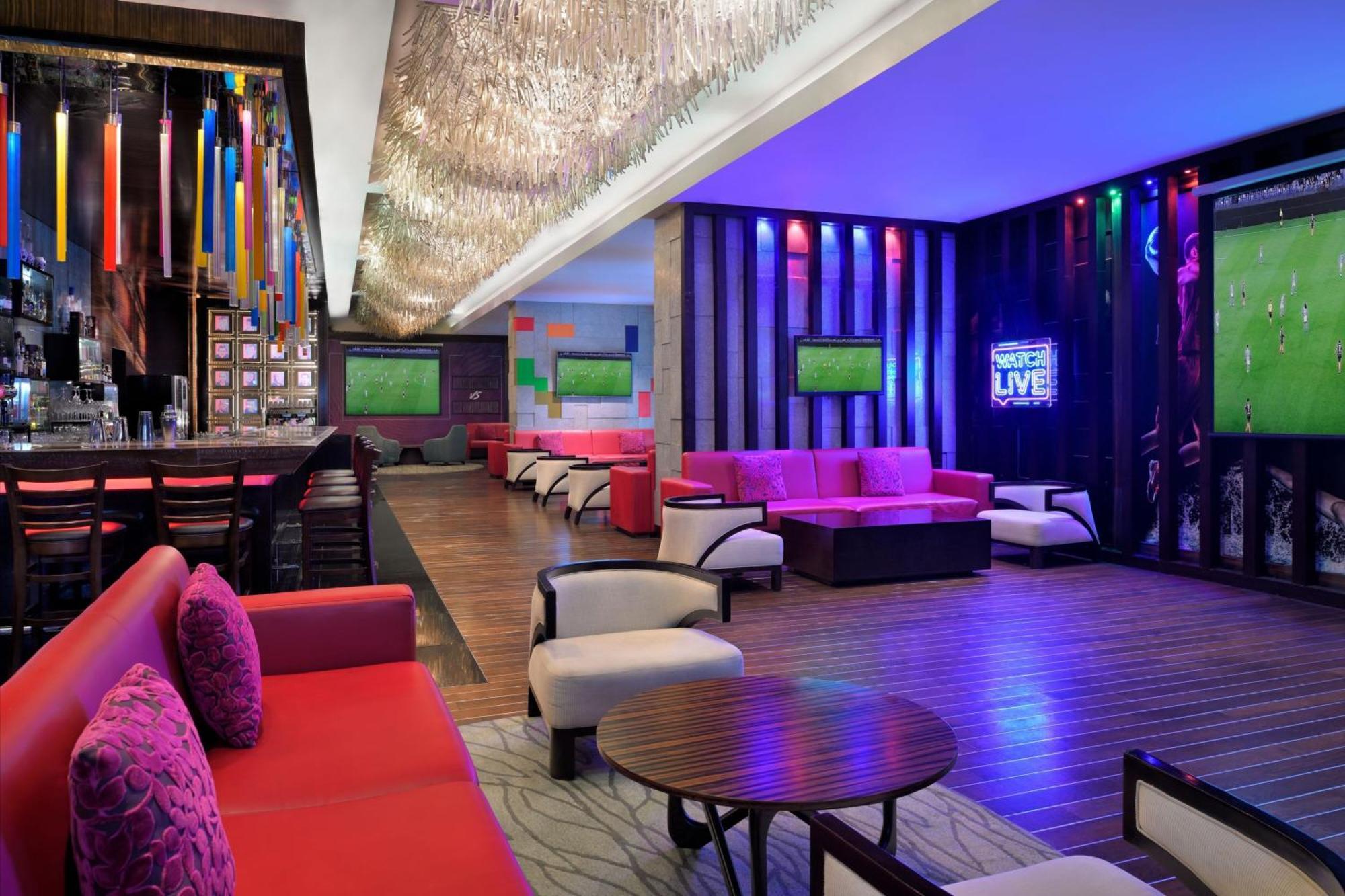 Marriott Hotel Al Jaddaf, Dubaj Zewnętrze zdjęcie The interior of the bar
