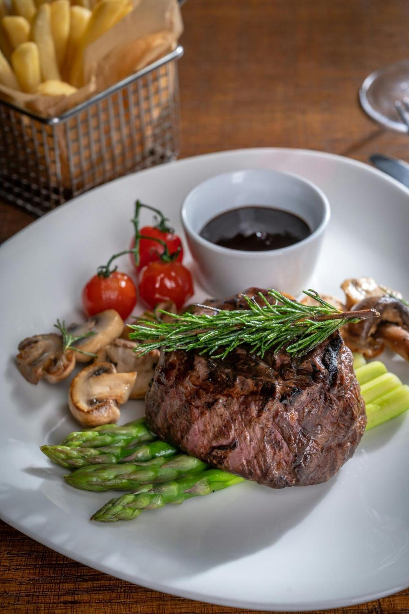Marriott Hotel Al Jaddaf, Dubaj Zewnętrze zdjęcie A steak prepared with a sprig of tarragon